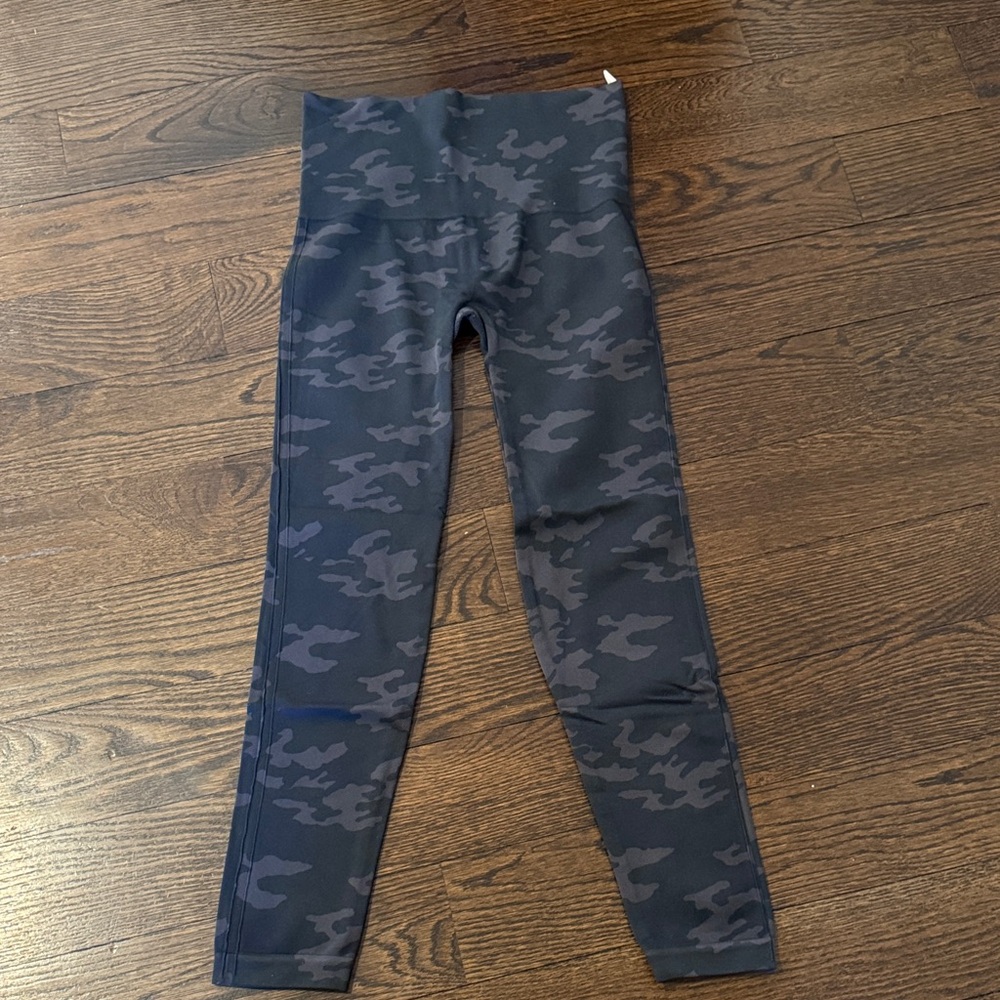 SPANX Women's Black Camouflage Leggings